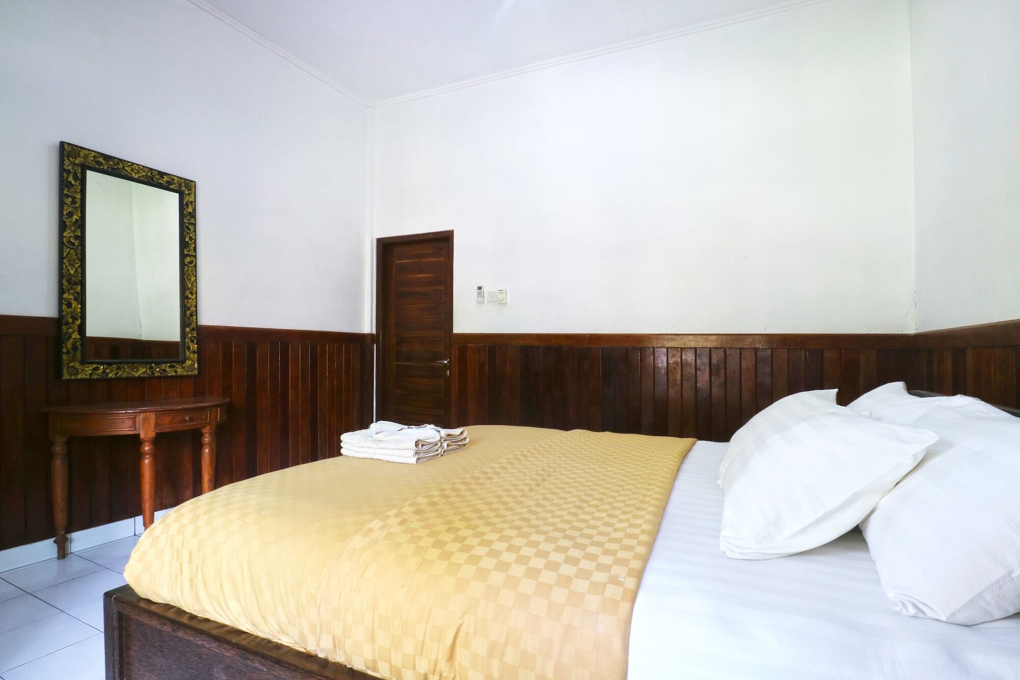Puri Nusa Beach Hotel Batumadeg Bagian luar foto